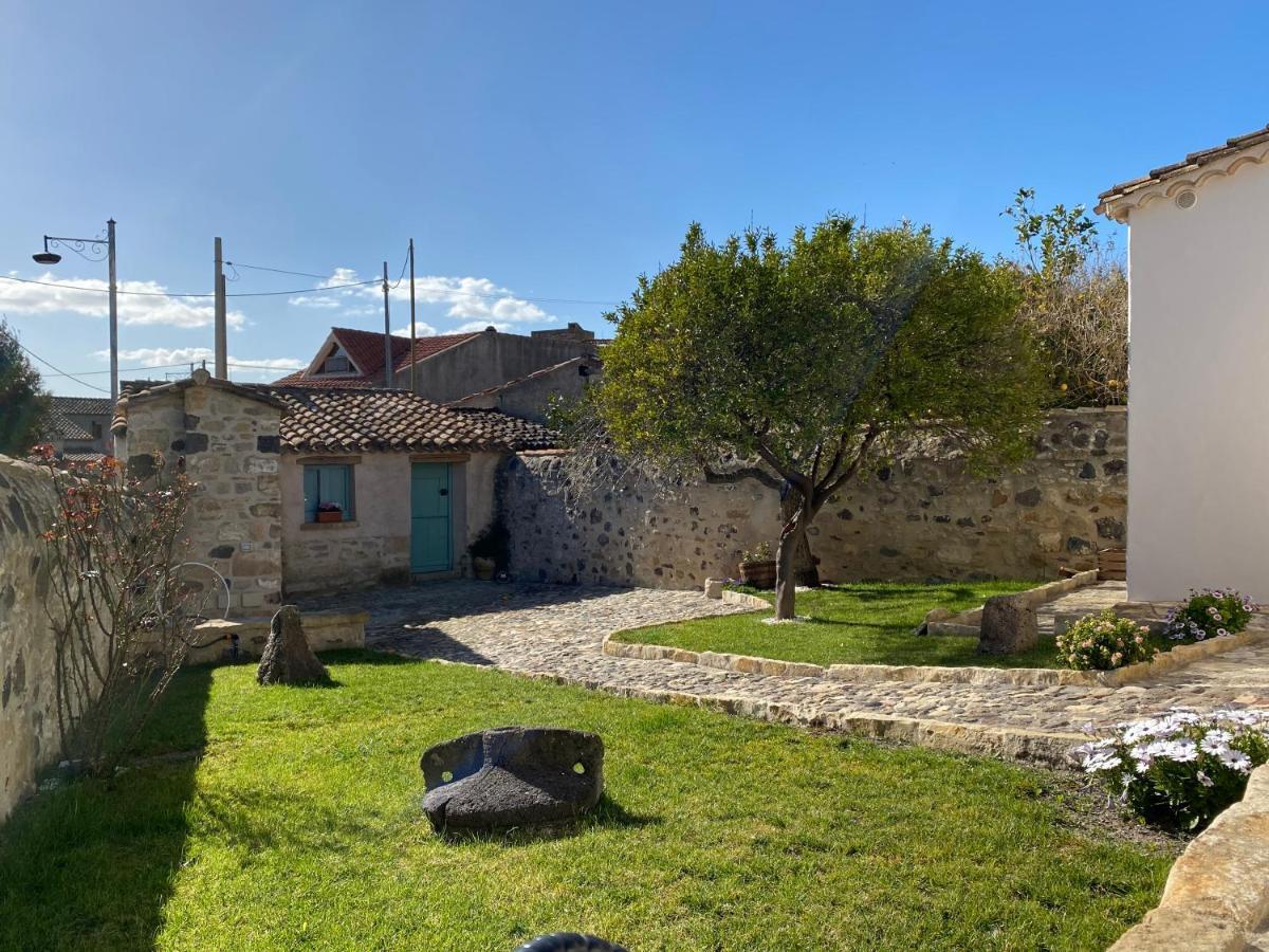 B&B Su Strintu Tuili Exteriör bild