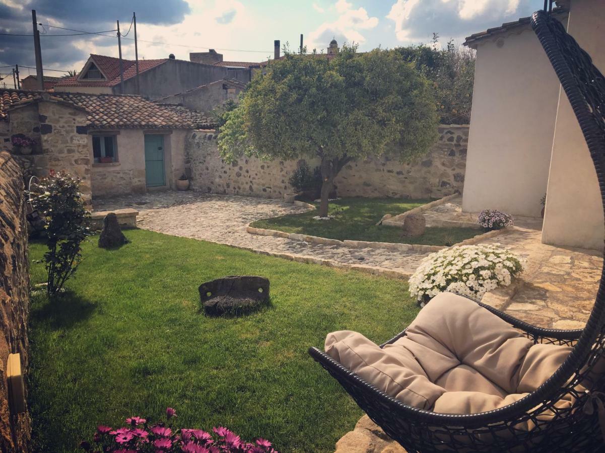 B&B Su Strintu Tuili Exteriör bild
